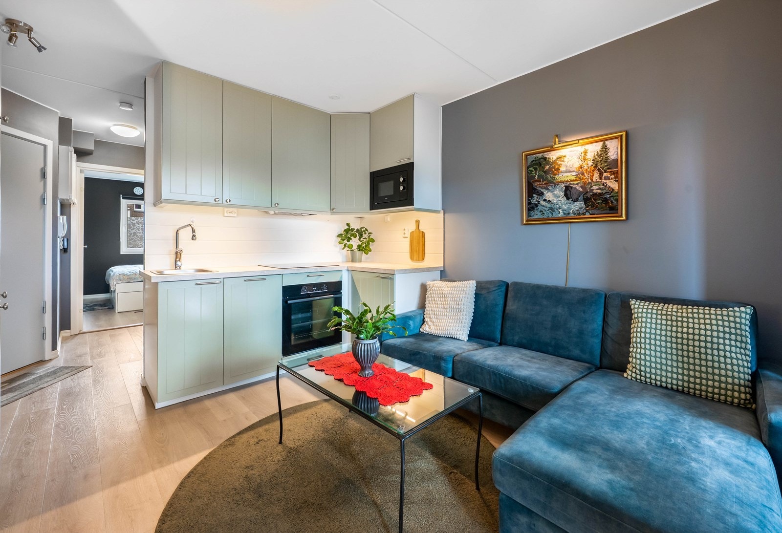 Stuen har plass til en sofagruppe og tilhørende møbler. Galleribilde