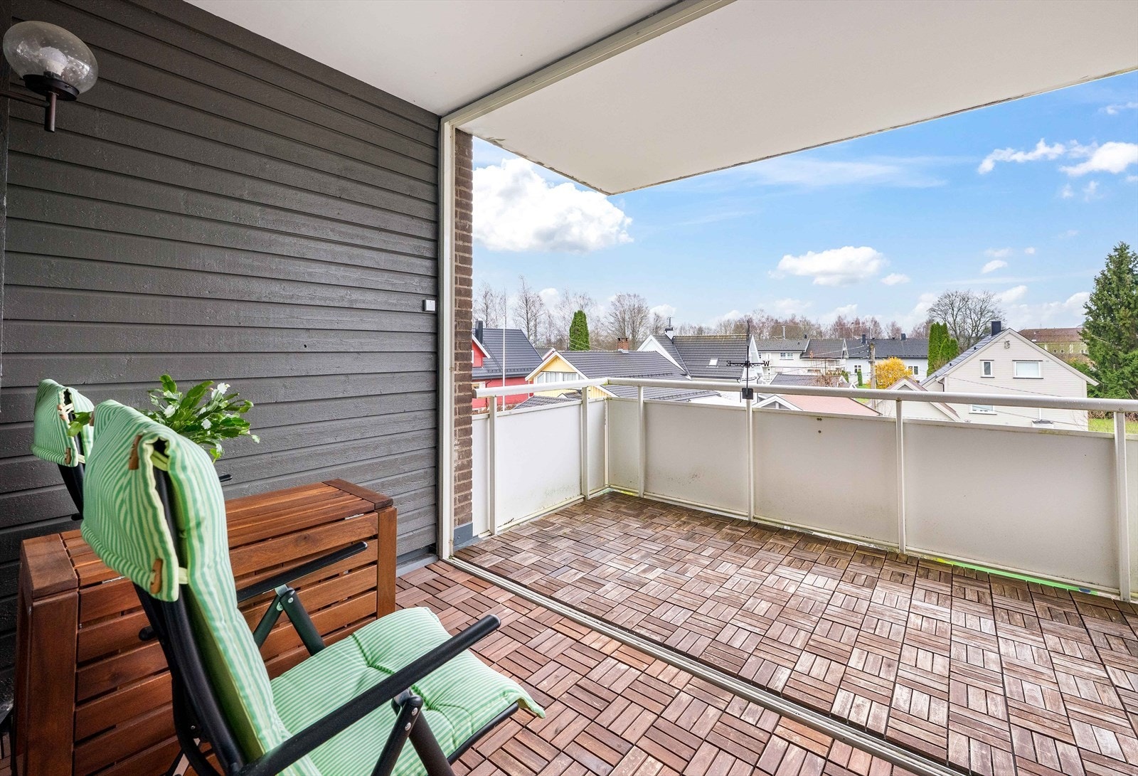 Dette er en attraktiv 2-roms andelsleilighet i et bygg fra 2009 som ligger rett ved Glomma i Fetsund sentrum. Galleribilde