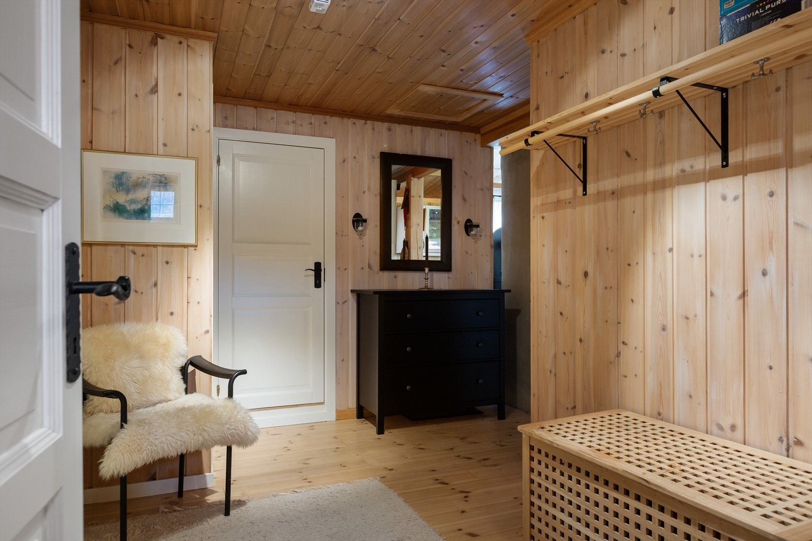 Gang med plass for yttertøyet. Galleribilde