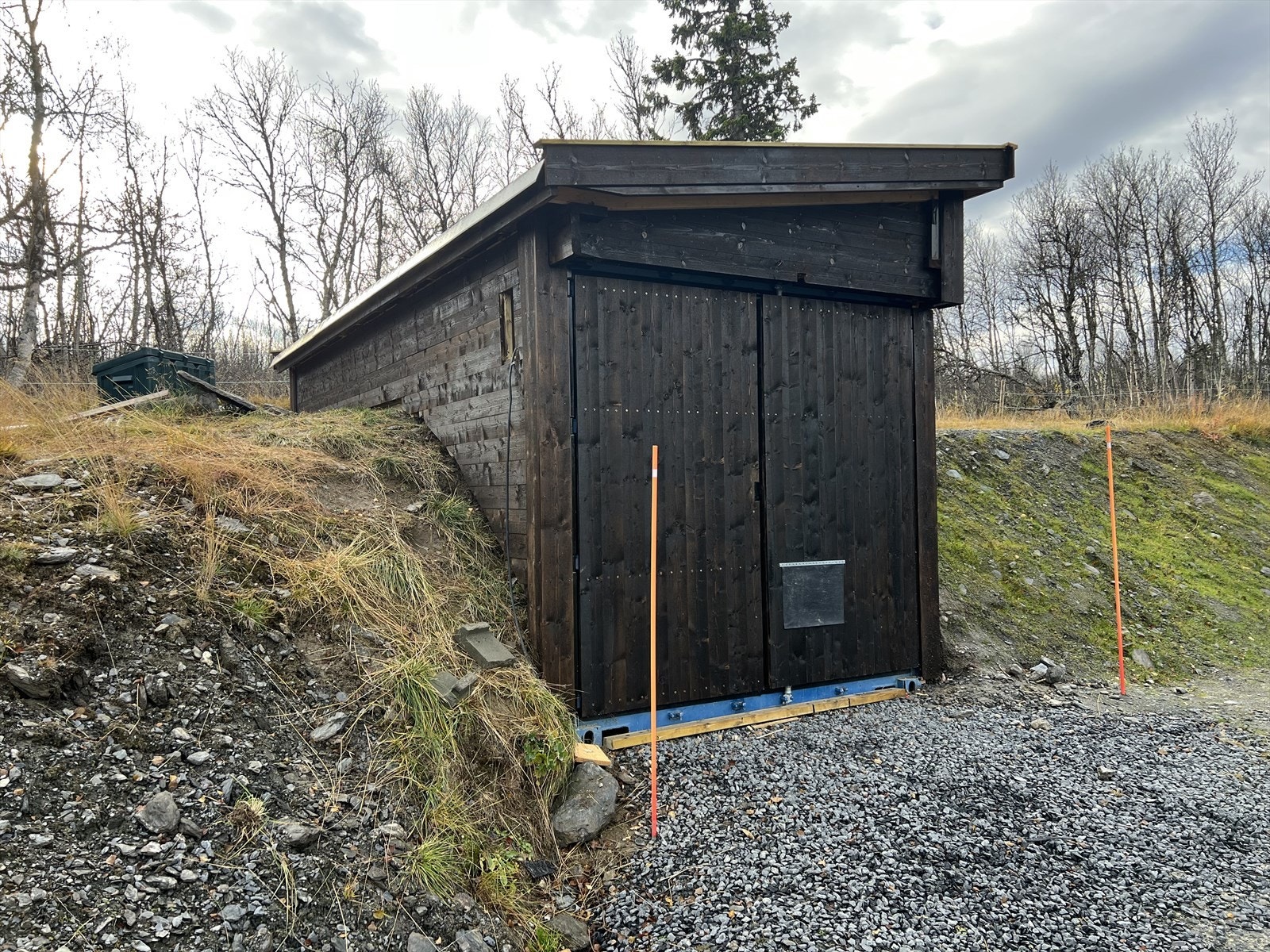 Selgers foto. Uthus med god plass for oppbevaring. Galleribilde