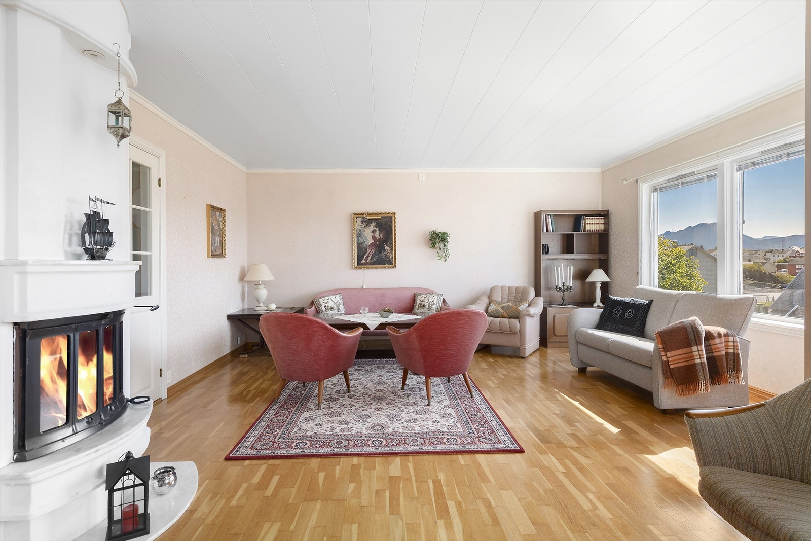 Koselig stue med peis Galleribilde