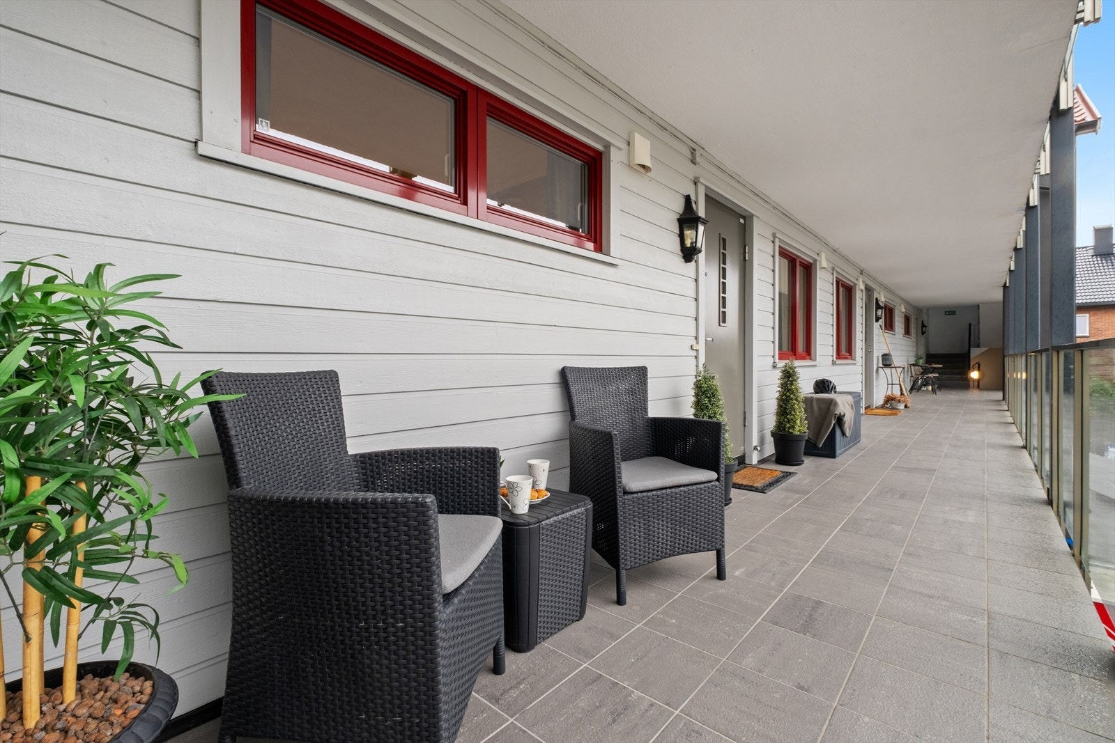 Leiligheten ligger i 2. etasje i borettslag med god vedlikeholdshistorikk og med heis i bygget. Galleribilde