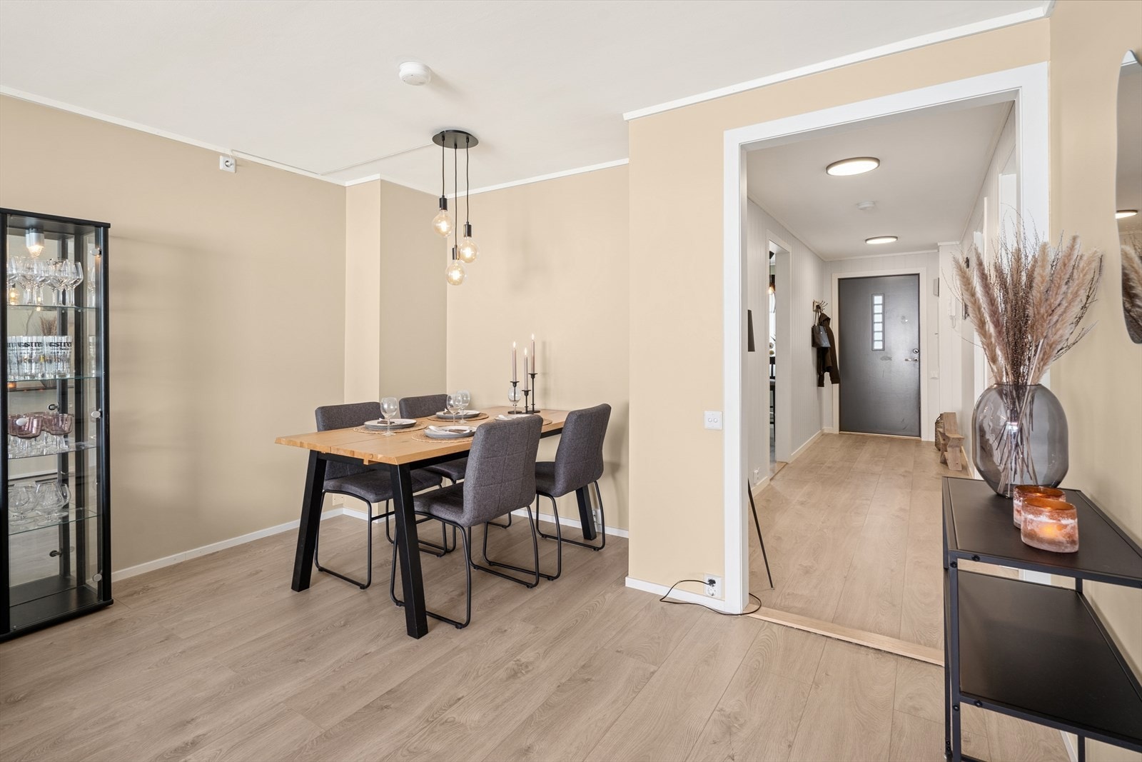 Du kan enkelt innrede både for hverdagsliv og sosiale sammenkomster. Galleribilde