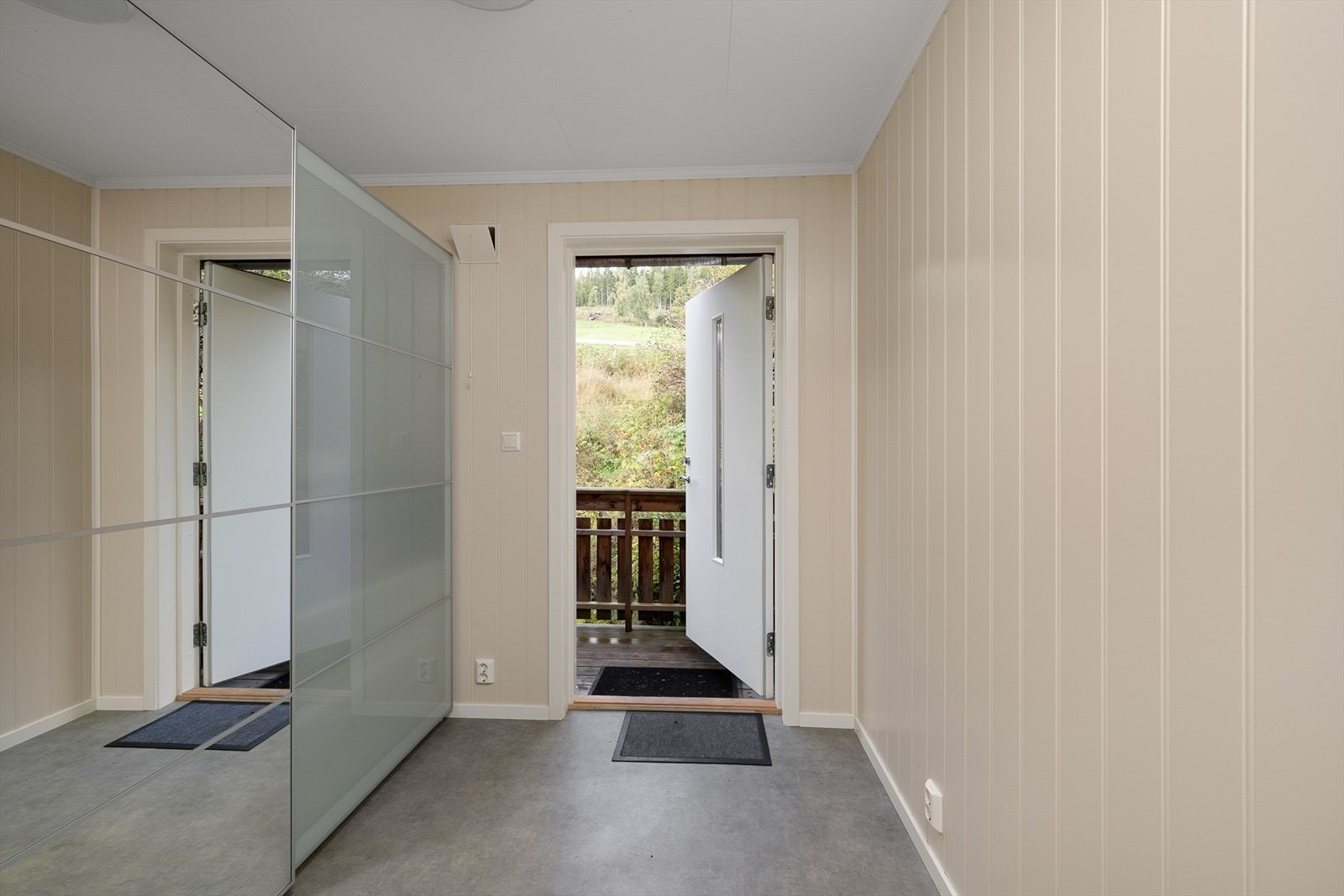 Fra leilighetens entré Galleribilde