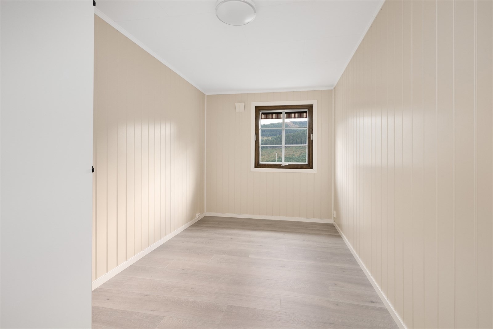 Begge soverom har frittstående garderober Galleribilde