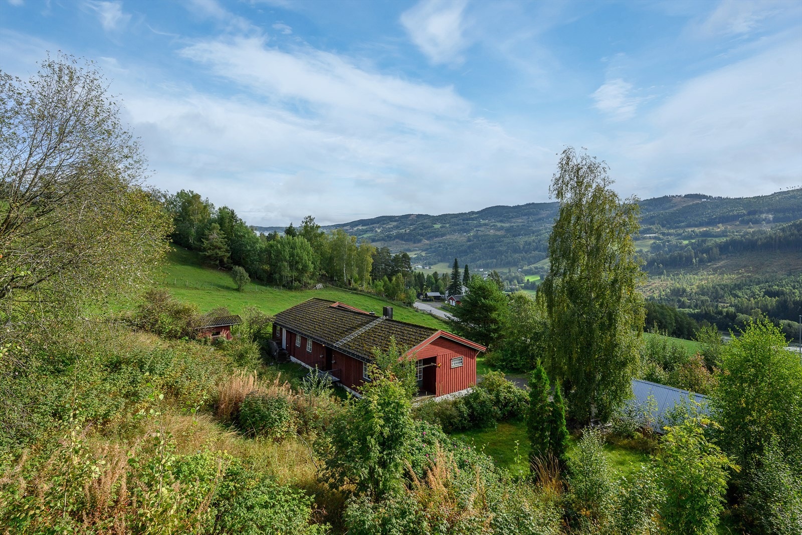 Eiendommen ligger på baksiden ved Tretten, ca. 1km fra sentrum Galleribilde