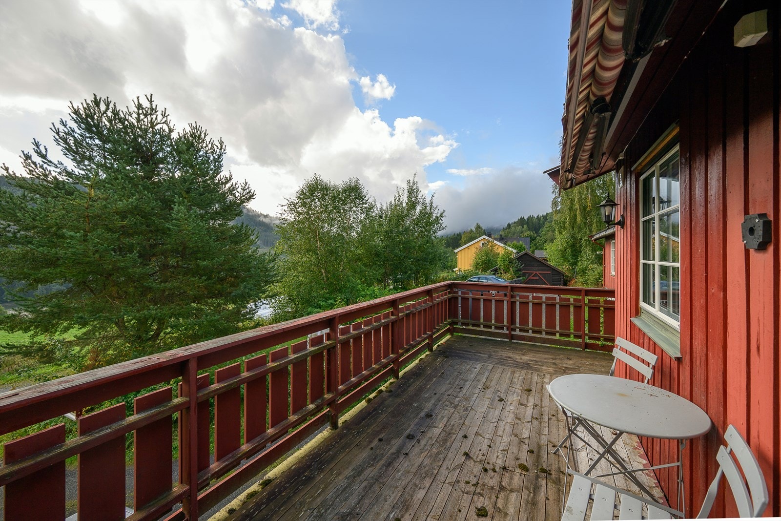 Terrassen har flere møbleringsmuligheter Galleribilde