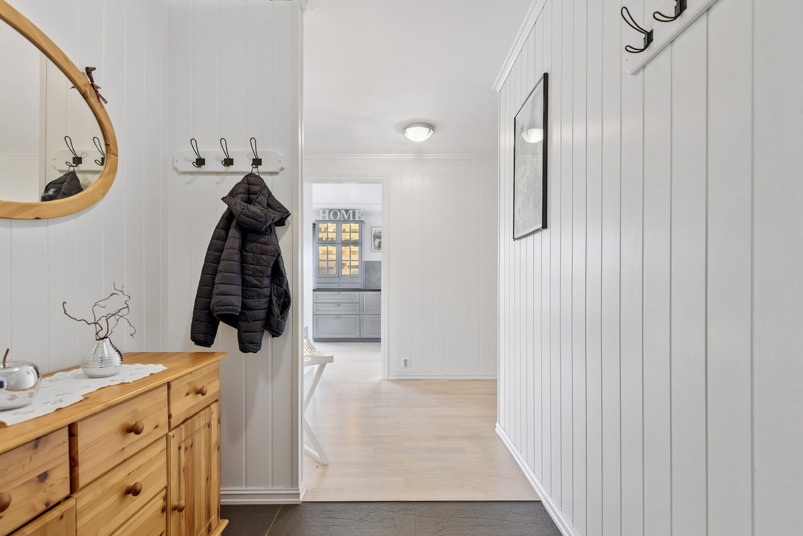 Fra entreen ledes du videre inn i boligens sosiale sone. Galleribilde