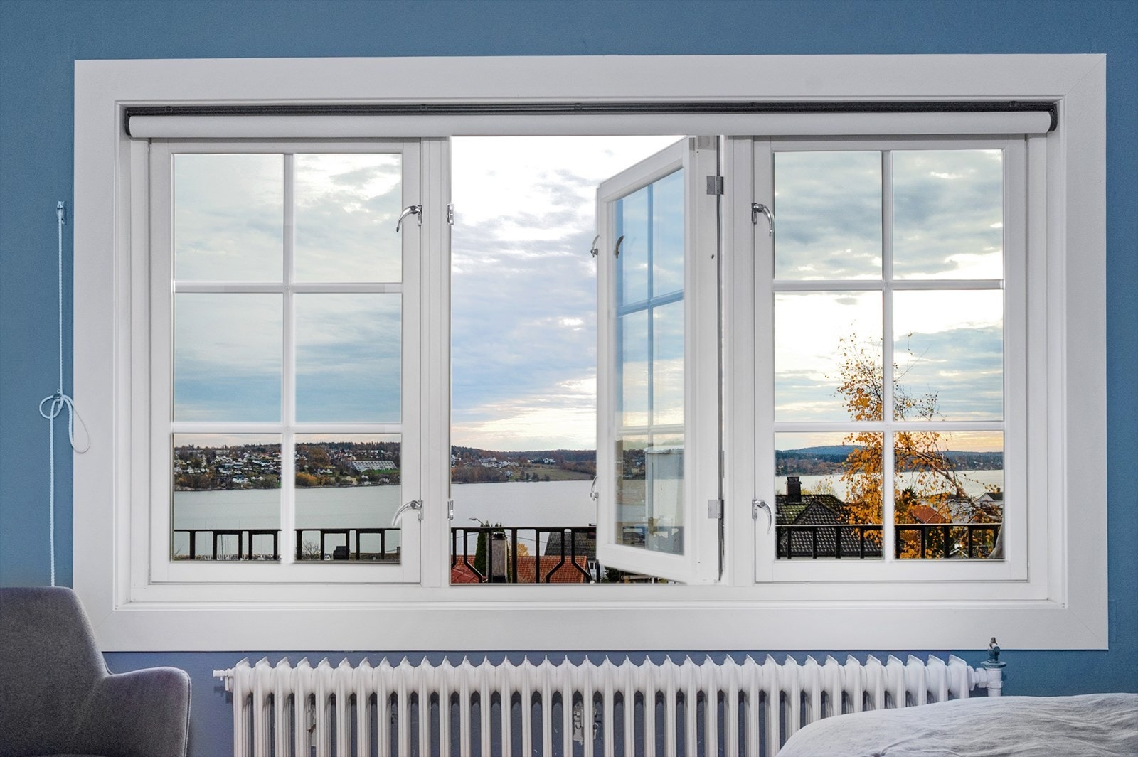 Her våkner du til lyset og vakker fjordutsikt. Galleribilde