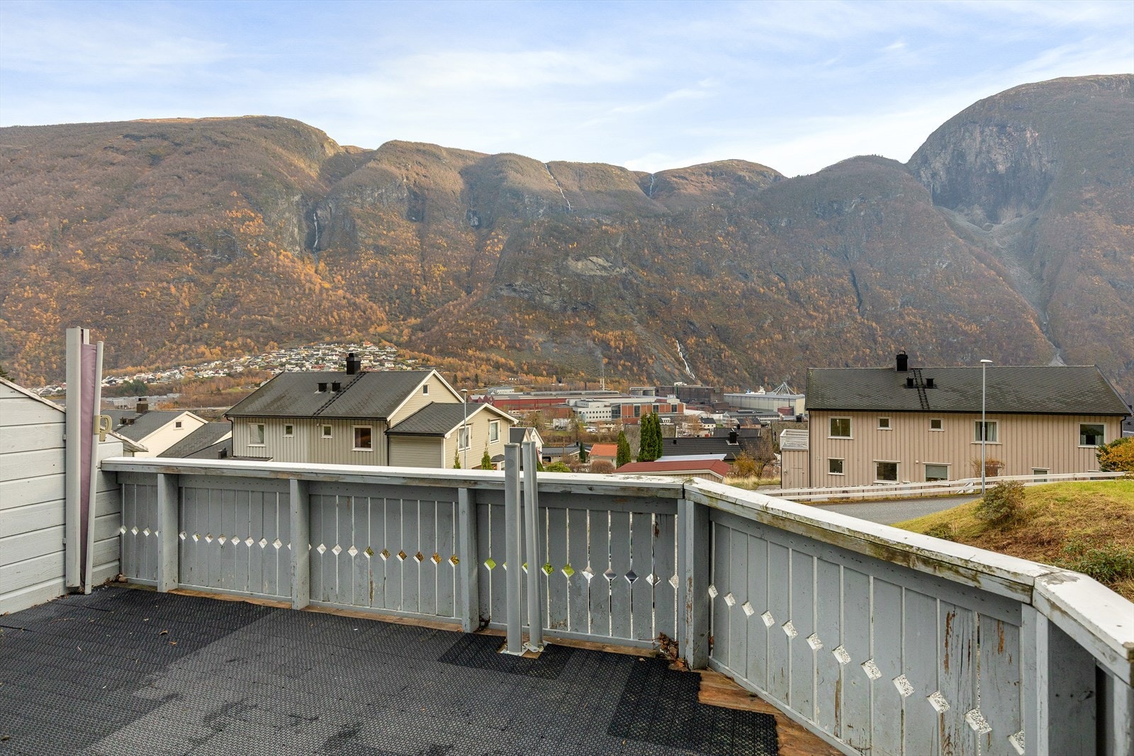 Solrikt uteområde. Galleribilde