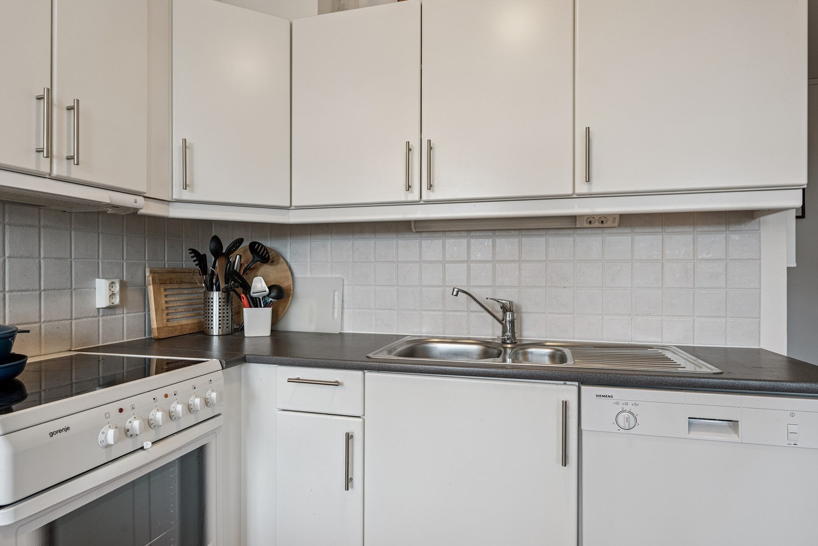 Fliser mellom over- og underskap. Galleribilde