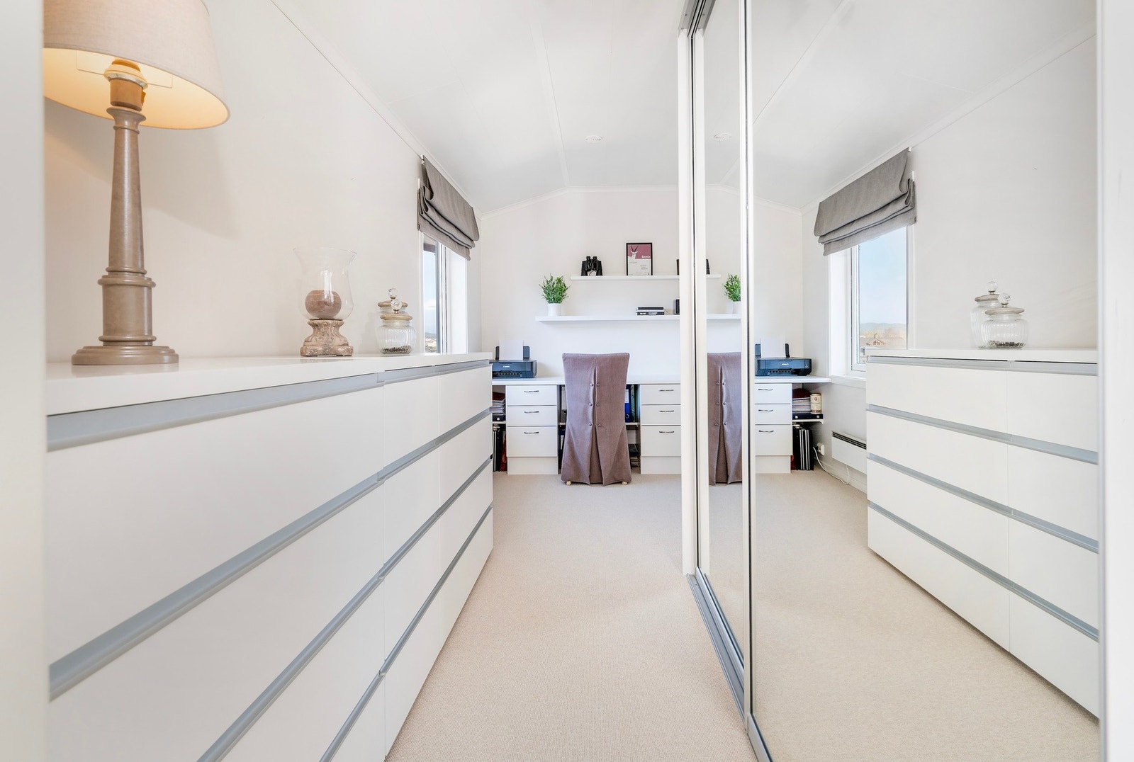 Garderoberom / kontor Galleribilde