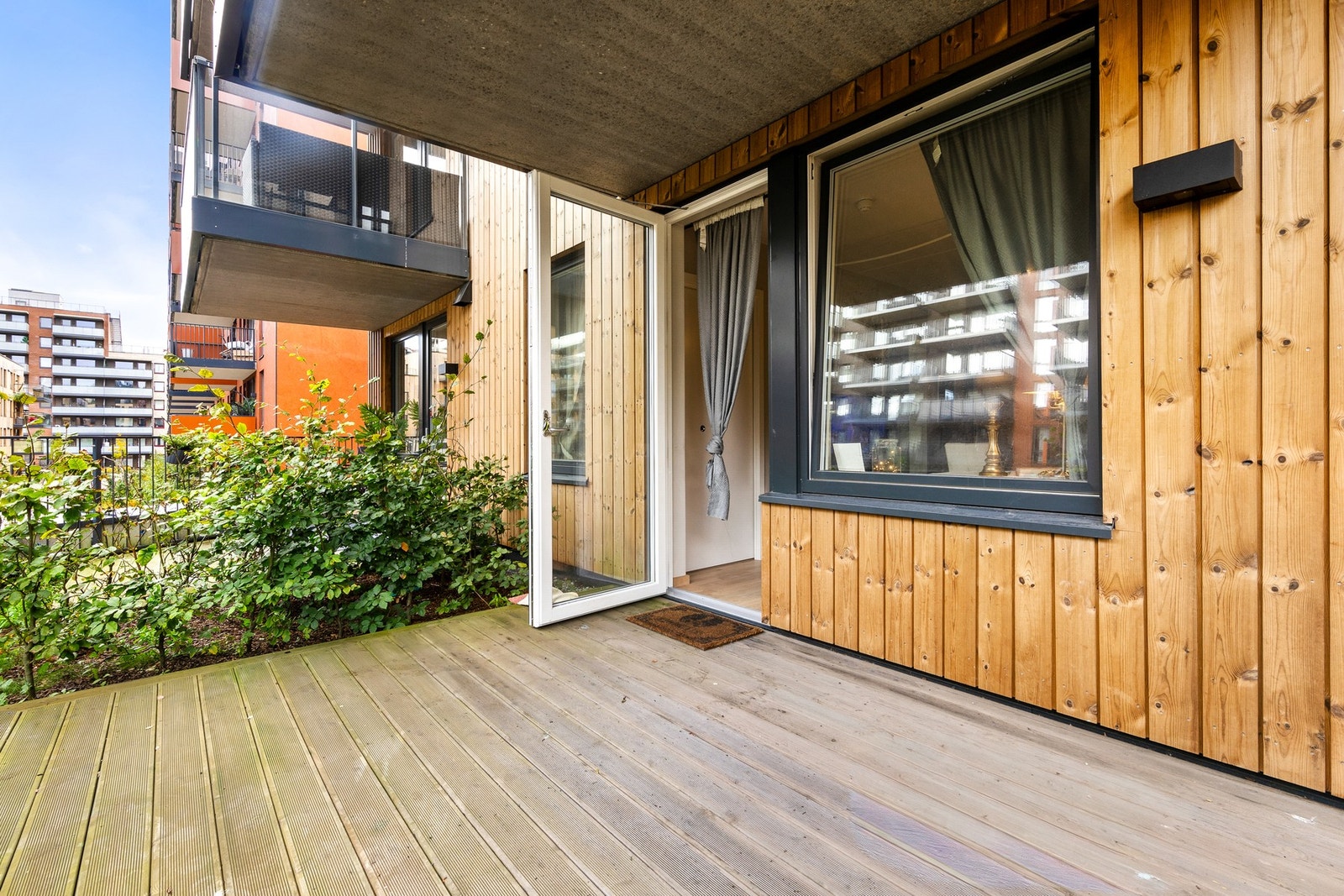 Fra stuen har du tilgang til en romslig markterrasse. Galleribilde