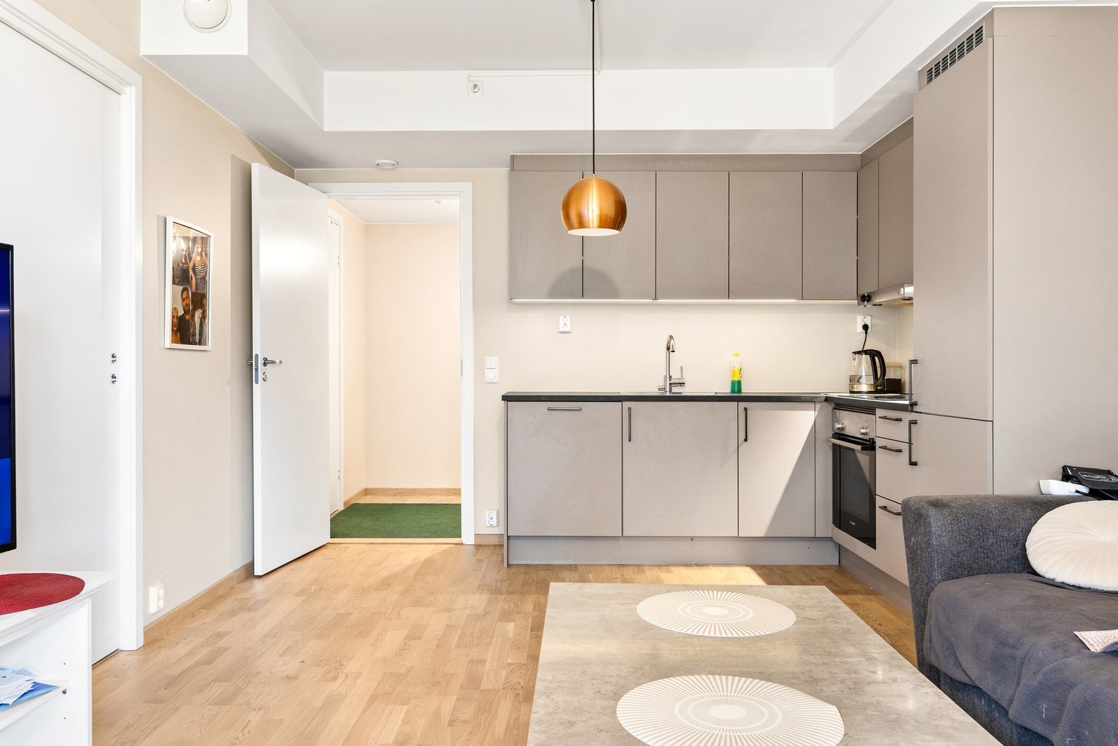 Et moderne kjøkken fra 2024 levert fra HTH. Galleribilde