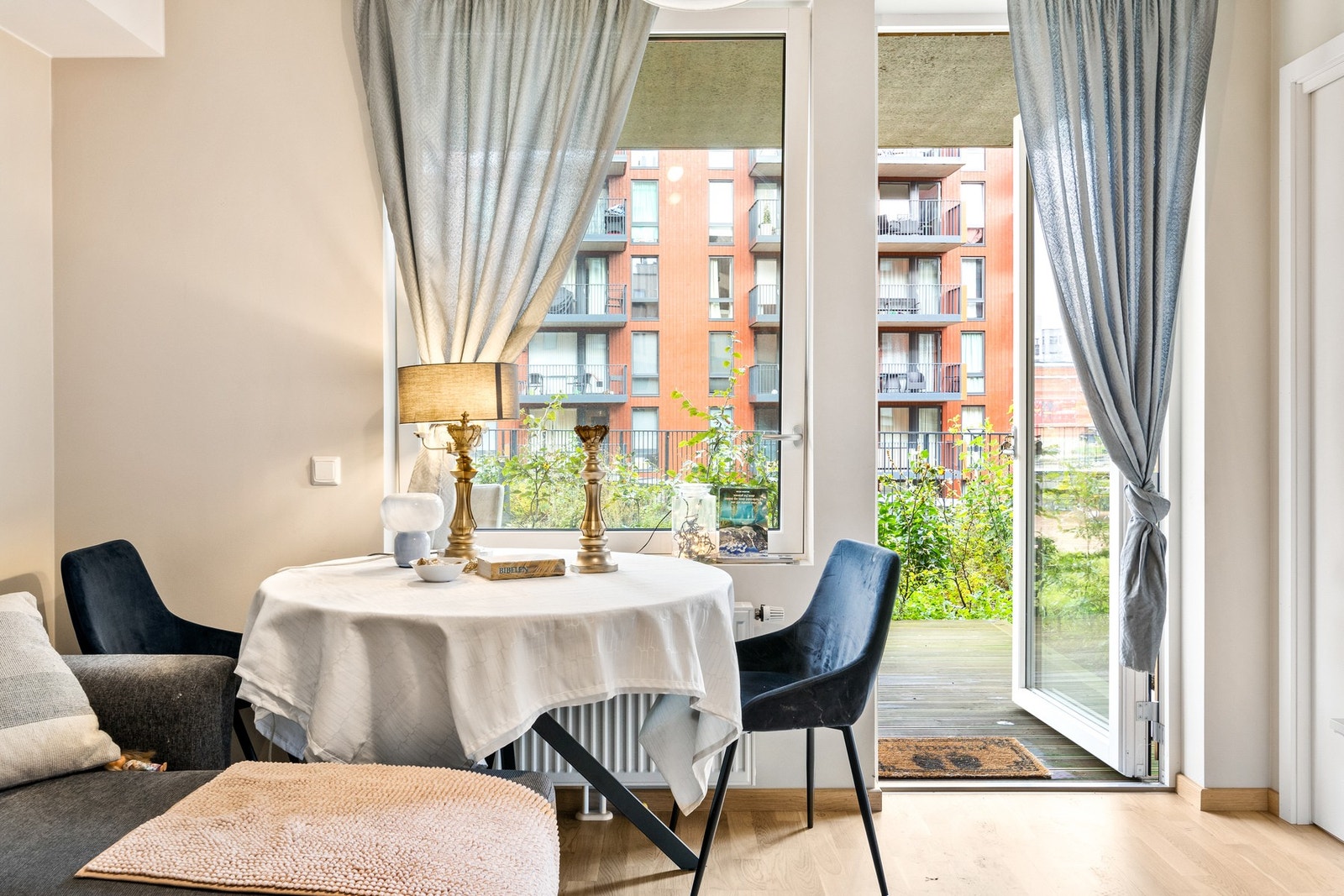 Rommet gir gode muligheter for en herlig spisegruppe. Galleribilde