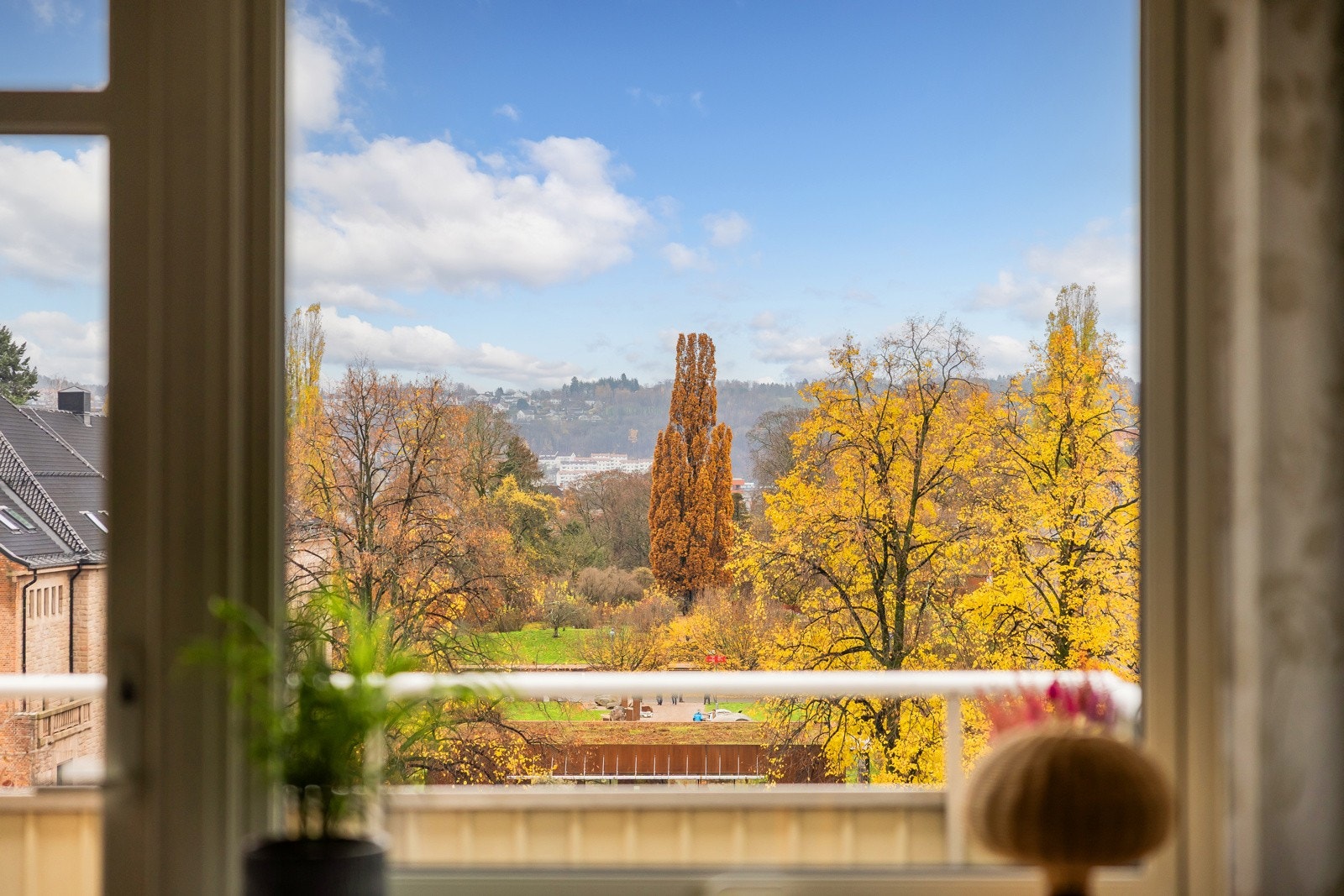 Flott utsikt fra samtlige vindusflater. Galleribilde