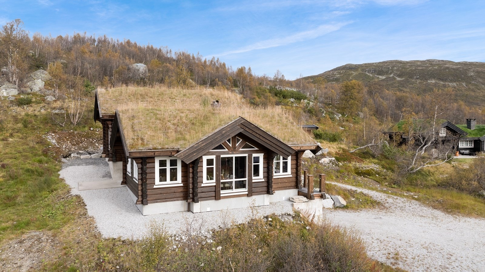 Hytten er oppført med høykvalitetslaft levert av Haukeli hytter & hus Galleribilde