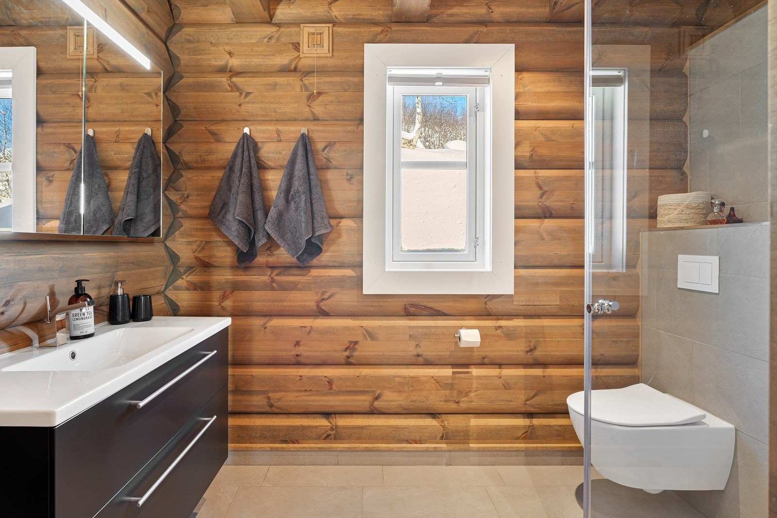 Soverom nr. 1 har eget delikat bad Galleribilde