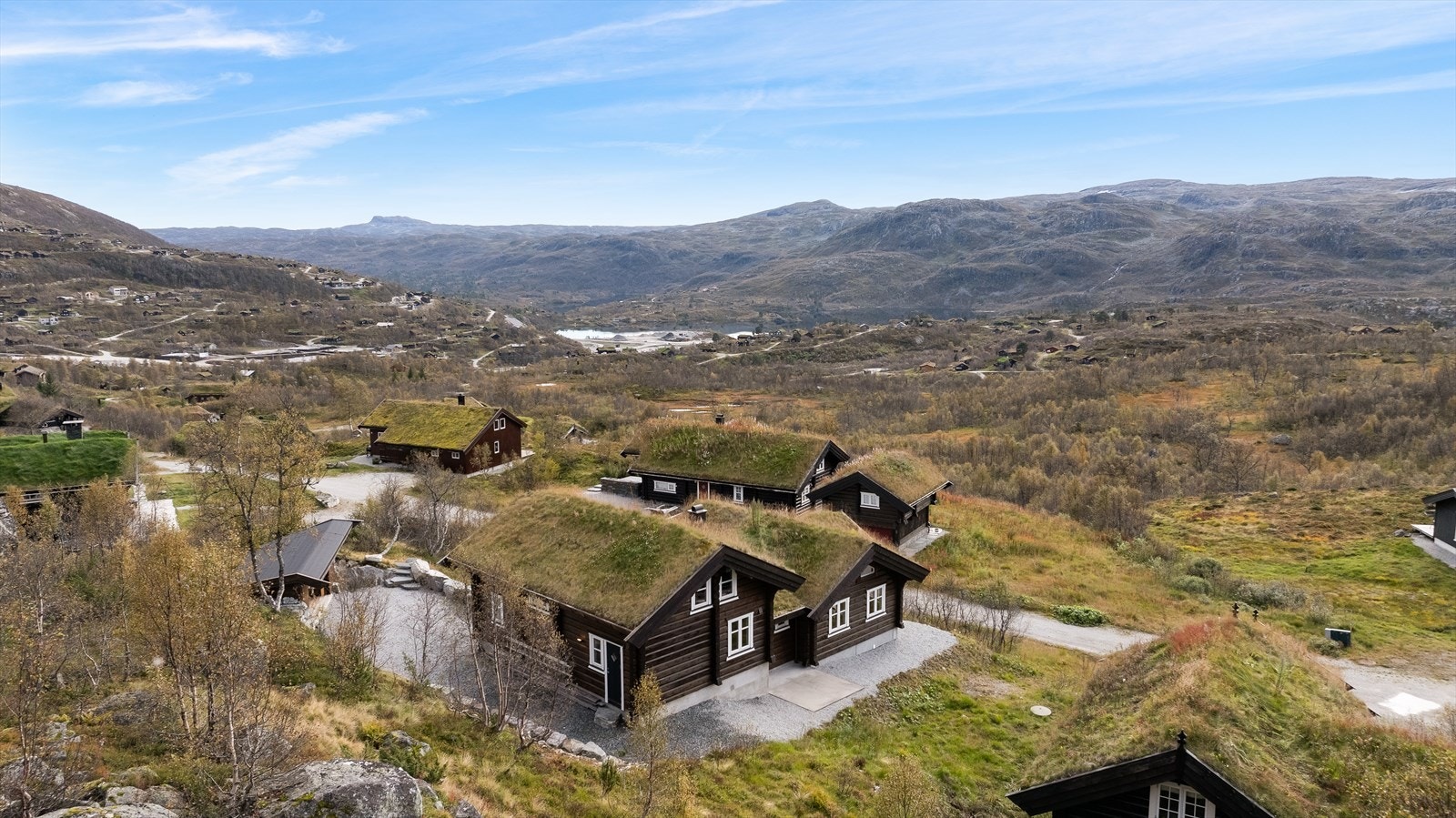 Særdeles attraktiv beliggenhet like ved høyfjellsløypene for langrenn og med ski inn-ut til alpintanlegget Galleribilde