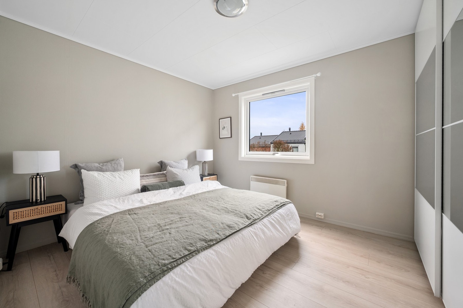 Leiligheten i 1.etasje har 2 soverom. Galleribilde