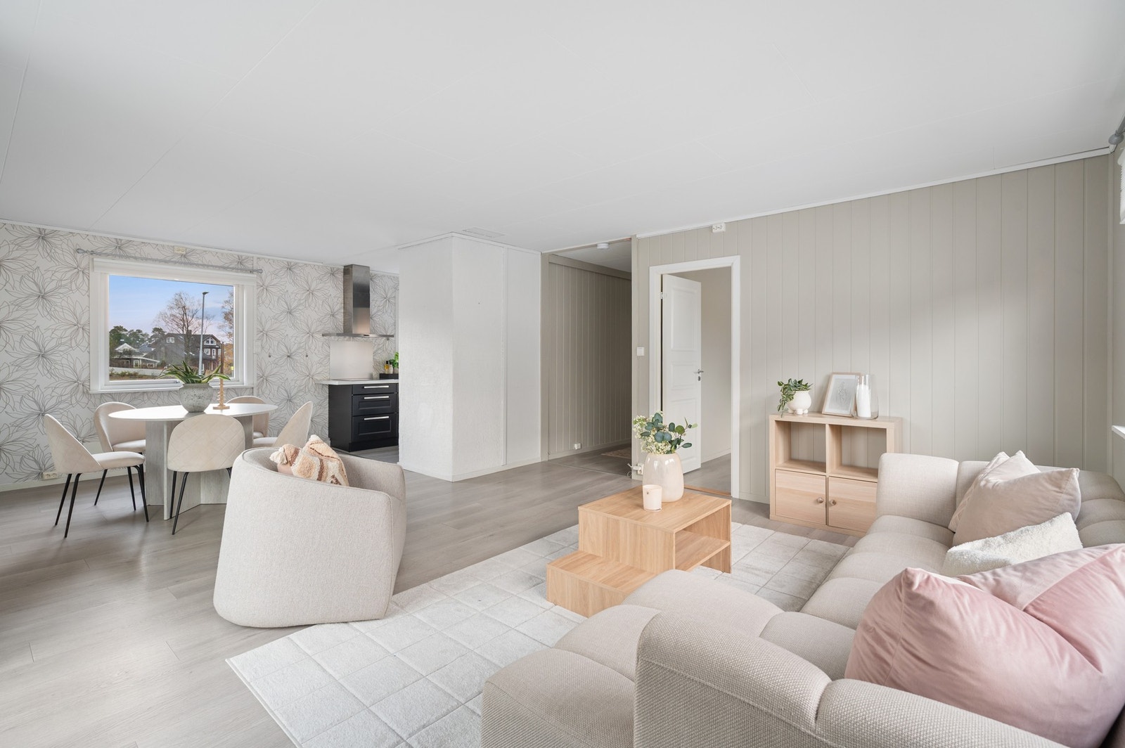 2.etg består av 2 soverom, bad, stue, kjøkken og en stor terrasse. Galleribilde