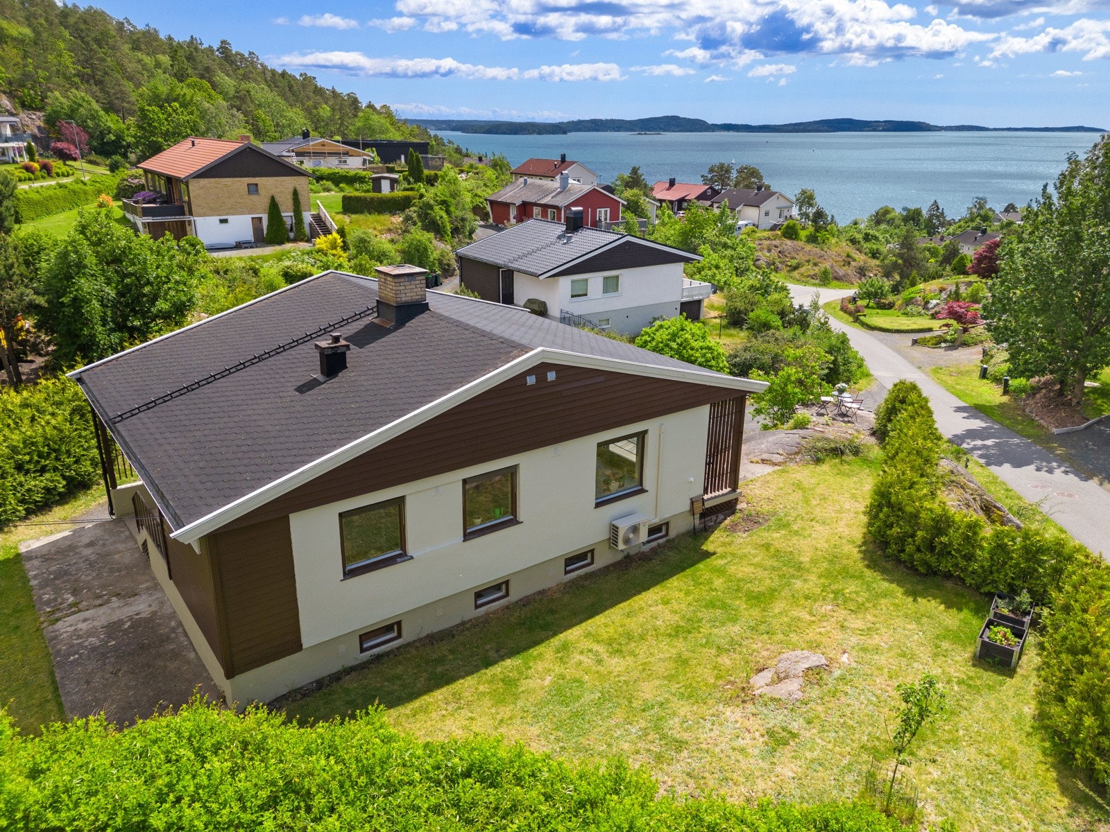 Her har du både gode solforhold og kort avstand ned til stranden! Galleribilde