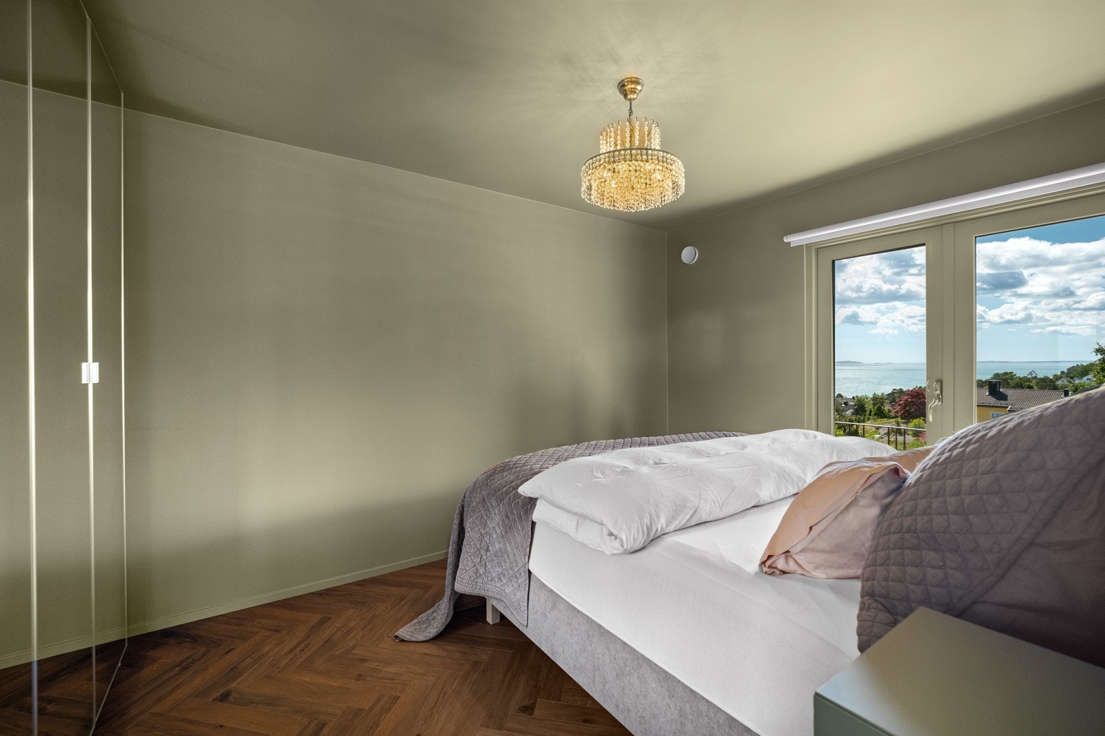 Nydelig utsikt å våkne opp til på hovedsoverommet! Galleribilde