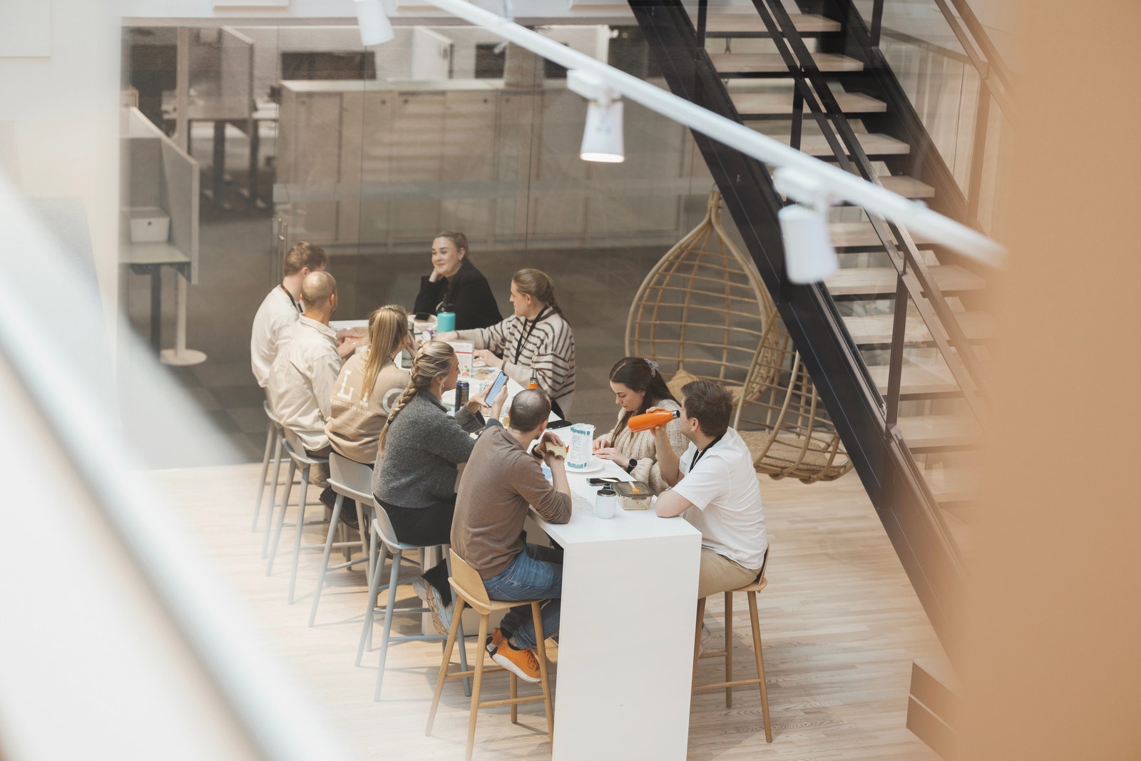 Gode muligheter for å spise lunsj på kontoret, personalrestauranten i bygget - eller på restaurantene som er på Solsiden. Galleribilde