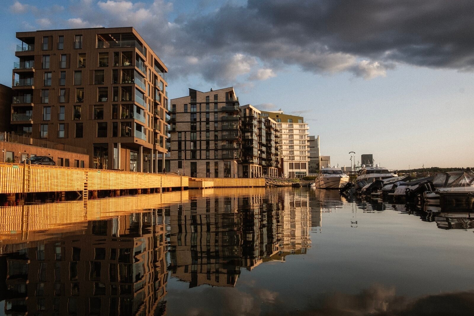 Vestvendt bryggepromenade på nytt populært utviklingsområde på Verket i Moss. Galleribilde