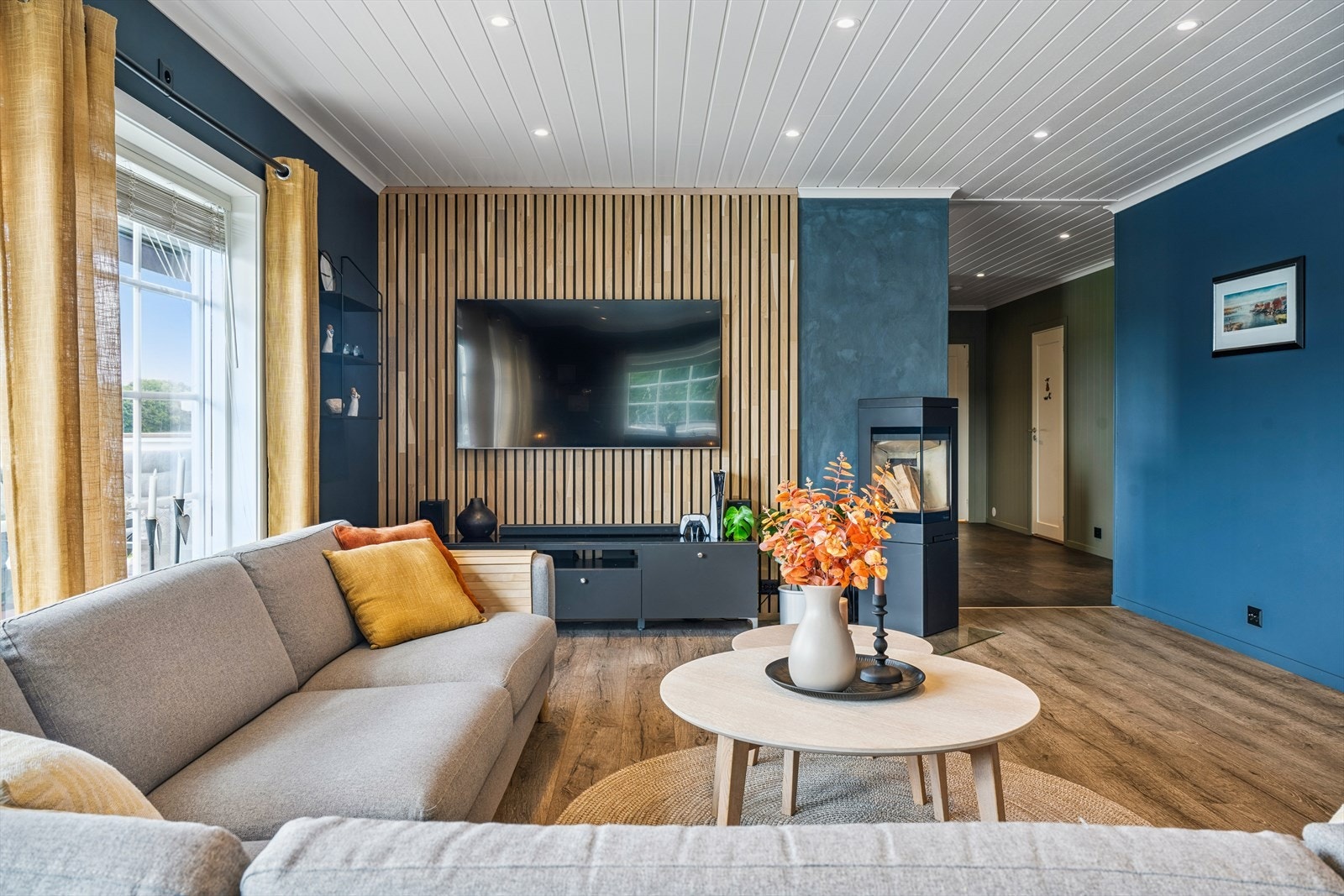 Det er god plass til møblering i stuen Galleribilde