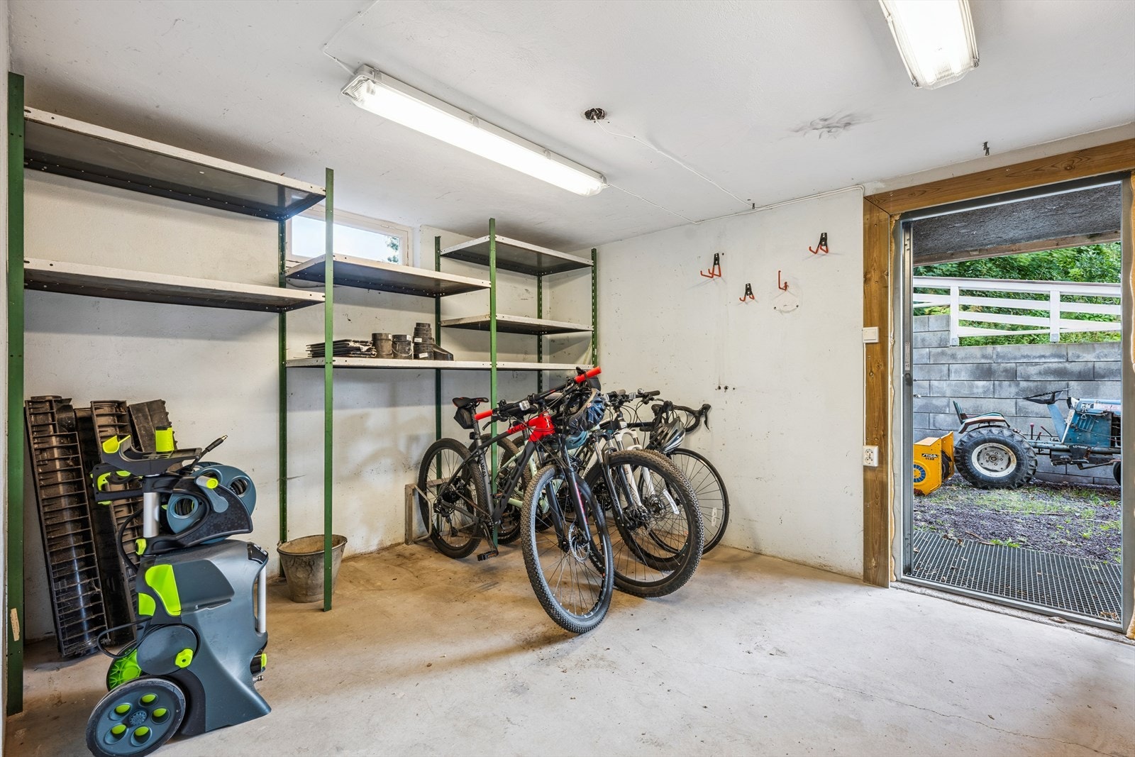 Det er mye lagringsplass i kjeller Galleribilde