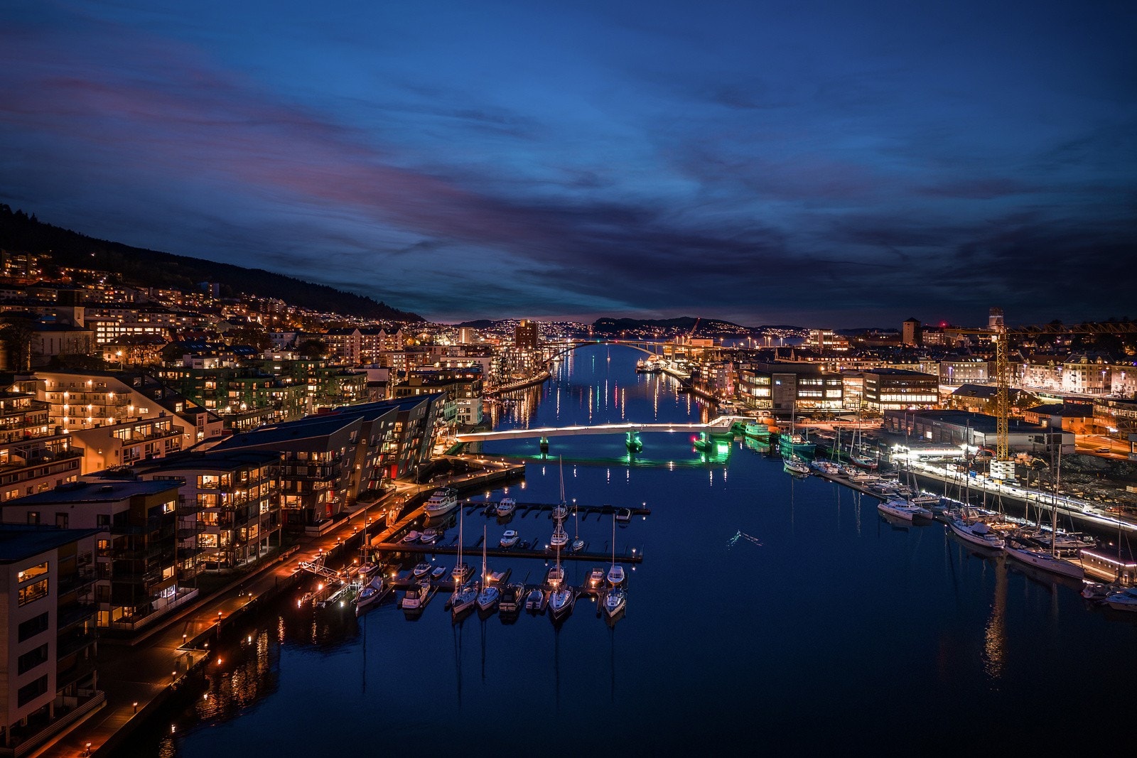 - De som er på jakt etter det mer pulserende byliv, kan spasere rett over den nye gang- og sykkelbroen "Småpudden", gjennom Møhlenpris og ned til Bergen sentrum - Galleribilde