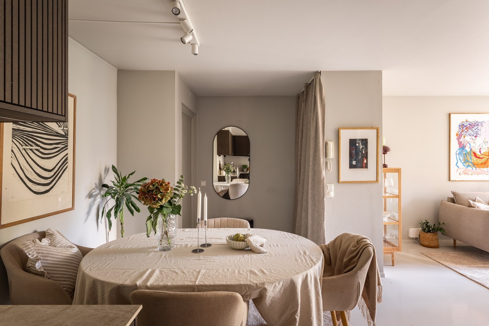 Her er det god plass til å invitere venner og familie til hyggelige sammenkomster. Galleribilde