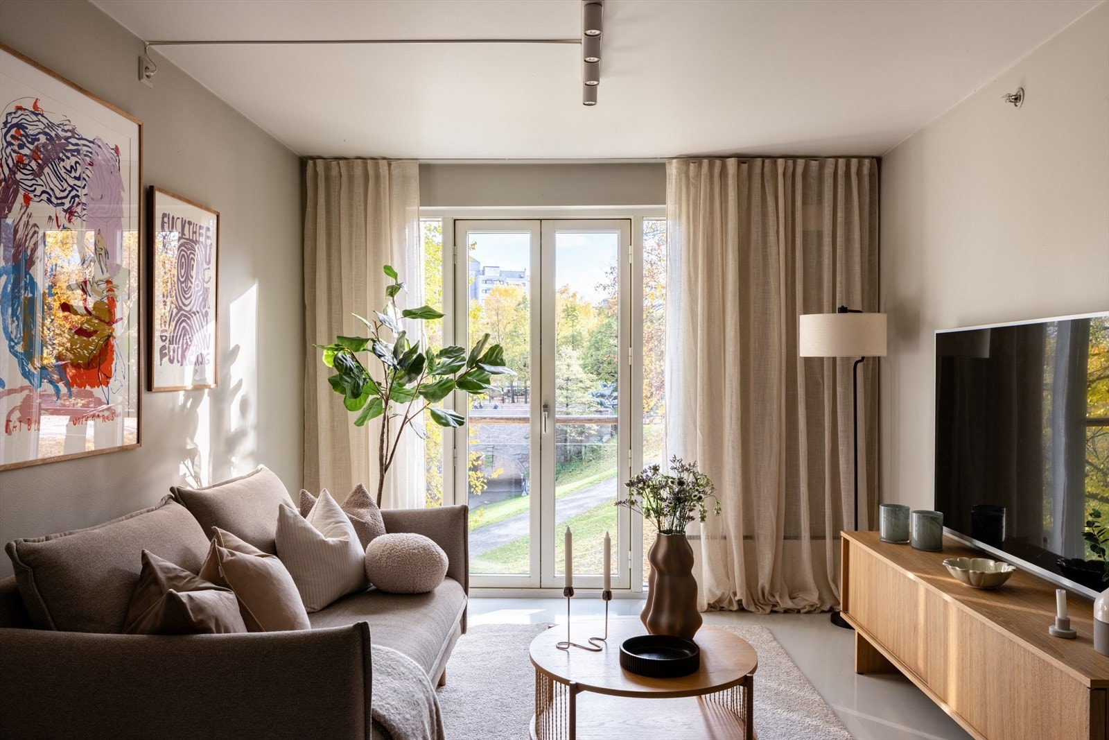 Her er det god plass til sofa med tilhørende møblement. Galleribilde