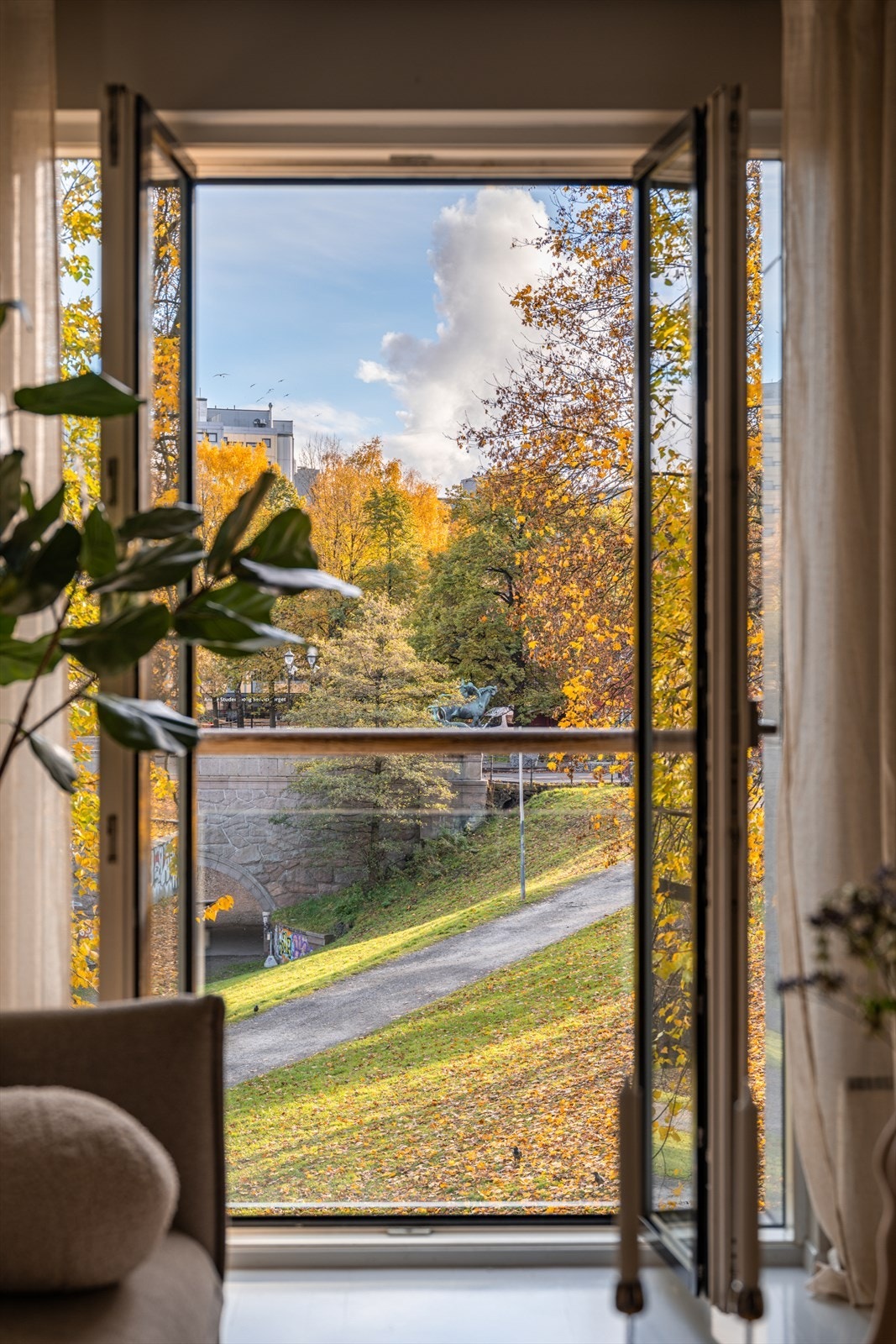 En nydelig utsikt som nytes gjennom alle sesonger. Galleribilde