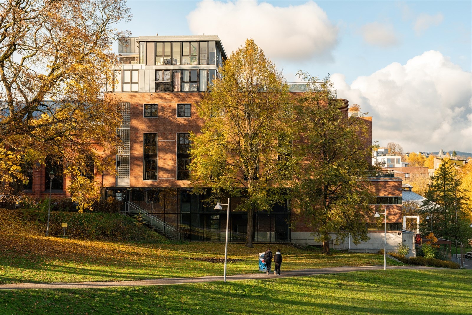 Østre Elvebakke 5 har en meget attraktiv og sentral beliggenhet på Grünerløkka. Galleribilde