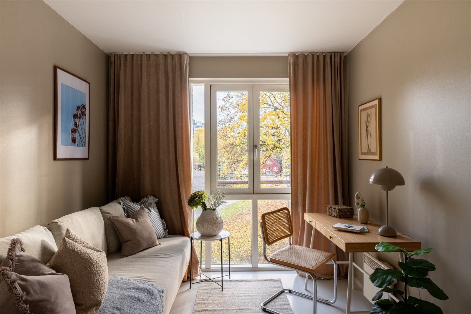 Hyggelig soverom nr. 2 som også egner seg utmerket til et gjesterom/kontor. Galleribilde