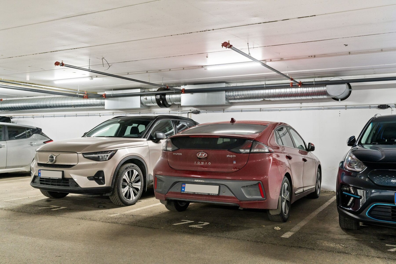 Det medfølger to parkeringsplasser; nummer 72 og 92. Galleribilde