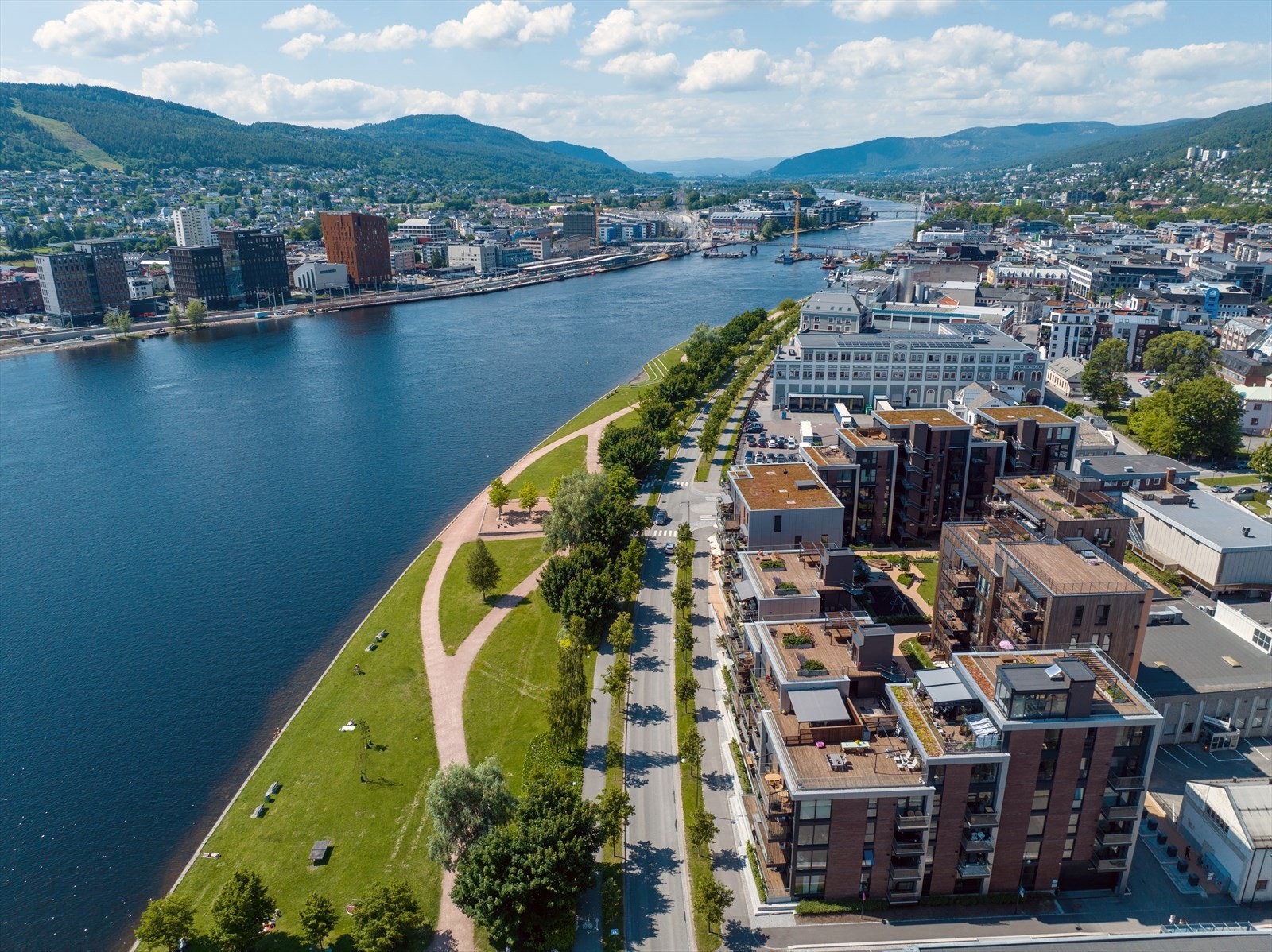Beliggenheten er sentral med nærhet til "alt" man måtte trenge i hverdagen Galleribilde