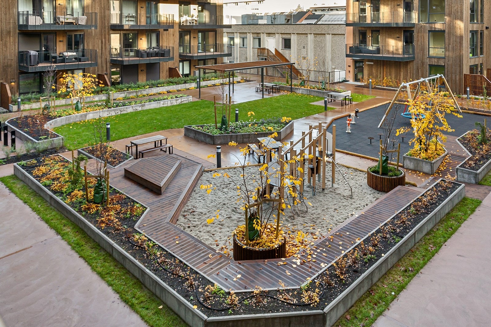 Sameiet har fine fasiliteter som felles opparbeidet bakgård, gjesteleilighet, smørebod etc Galleribilde