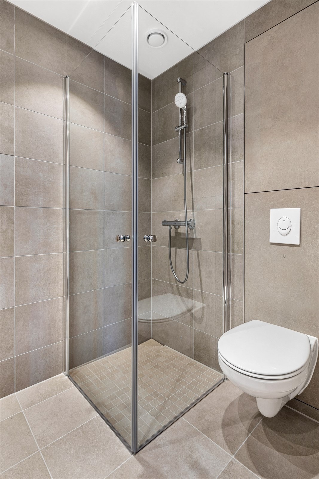 Dusj og toalett Galleribilde