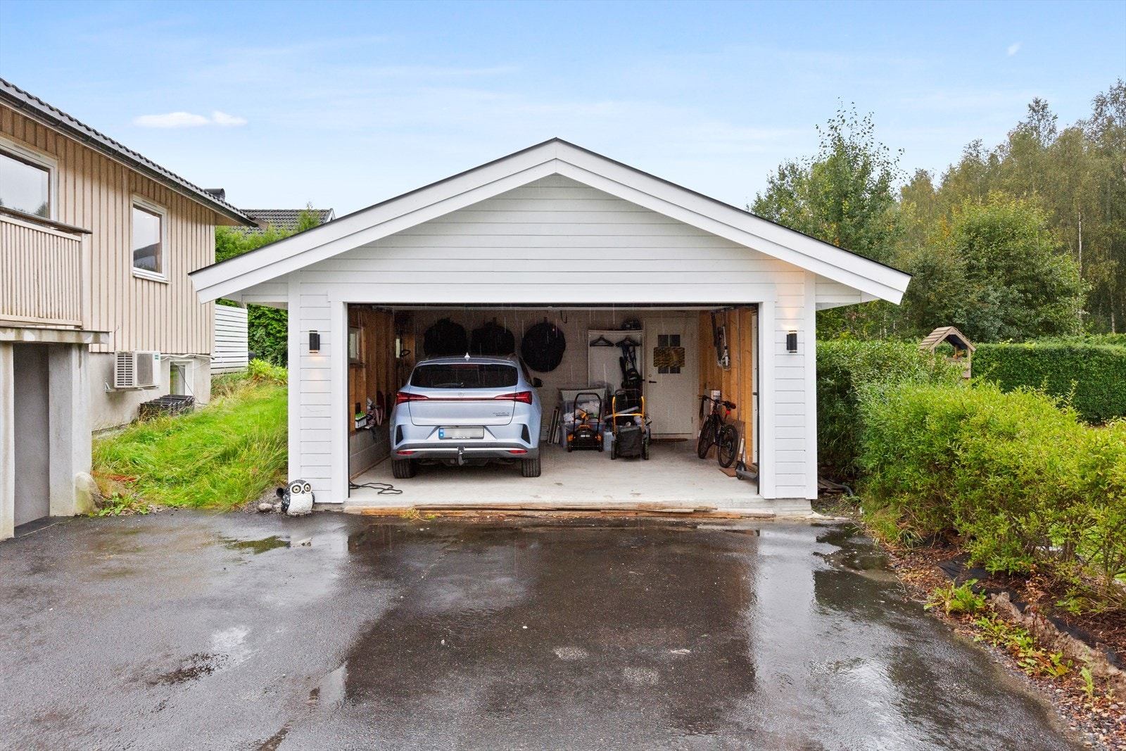 Dobbel garasje med rom i bakkant Galleribilde