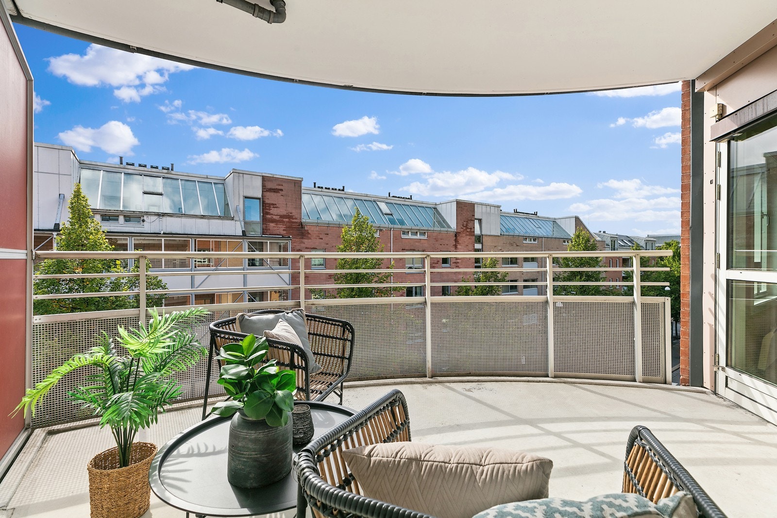 Flott 3-roms selveierleilighet i 4. etasje med balkong og heis. Galleribilde