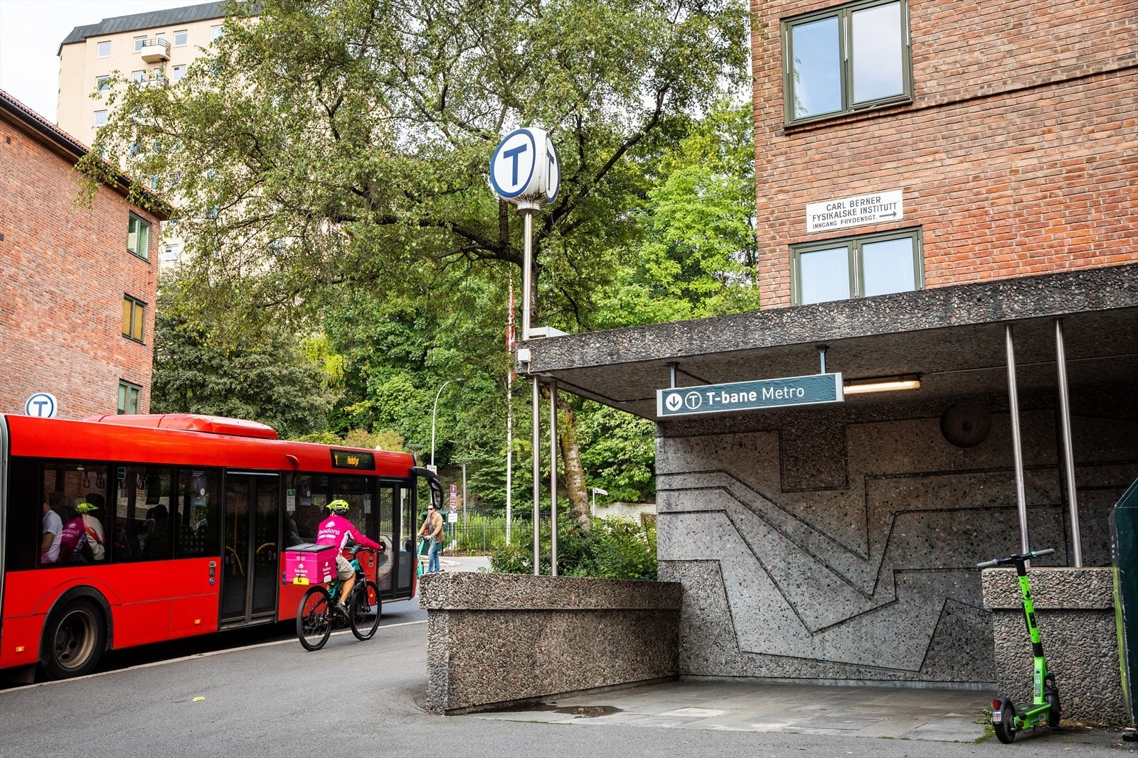 Gode kollektive forbindelser med buss og t-bane. Galleribilde
