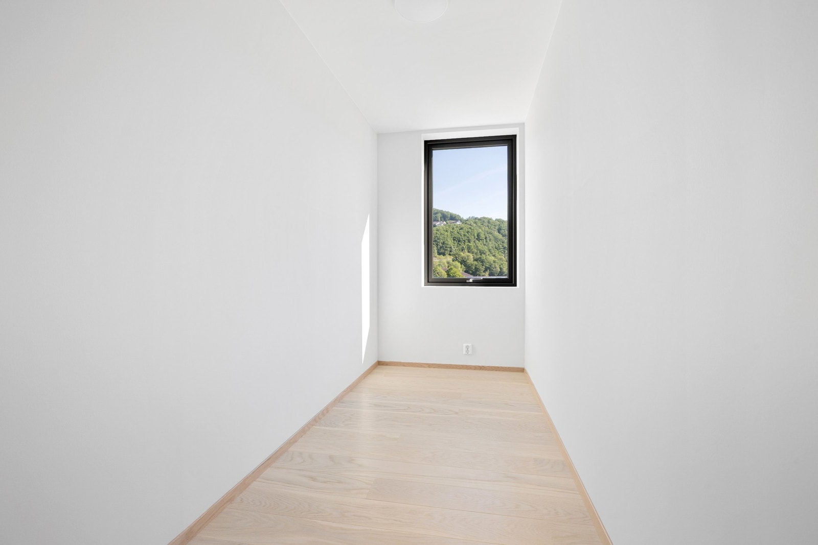 Soverom 2 er på 5,1 kvm. Perfekt for kontor og/eller gjestesoverom. Galleribilde