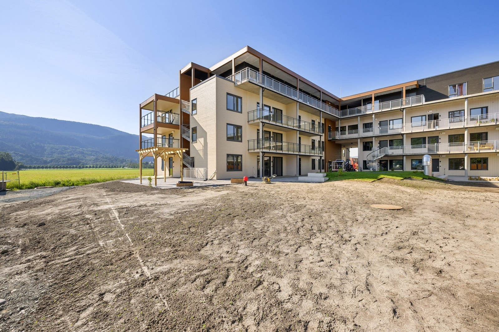 Praktisk sportsbod i kjeller medfølger leiligheten. Galleribilde