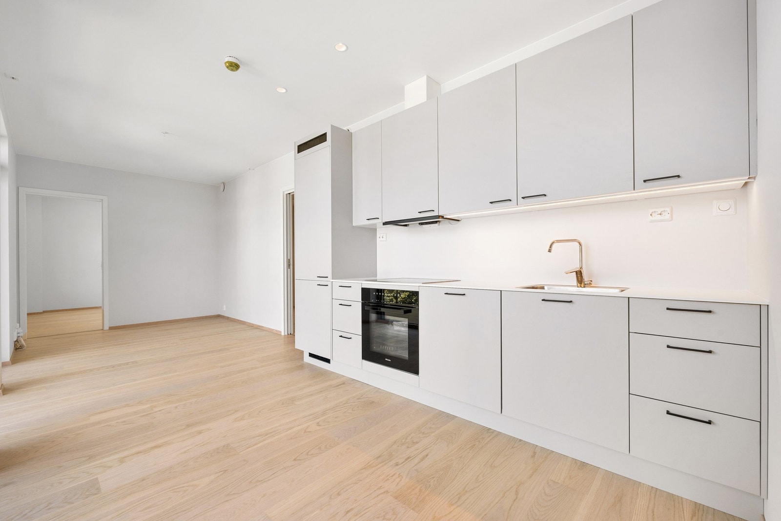 Kvalitetskjøkken med integrerte hvitevarer fra Miele. Galleribilde