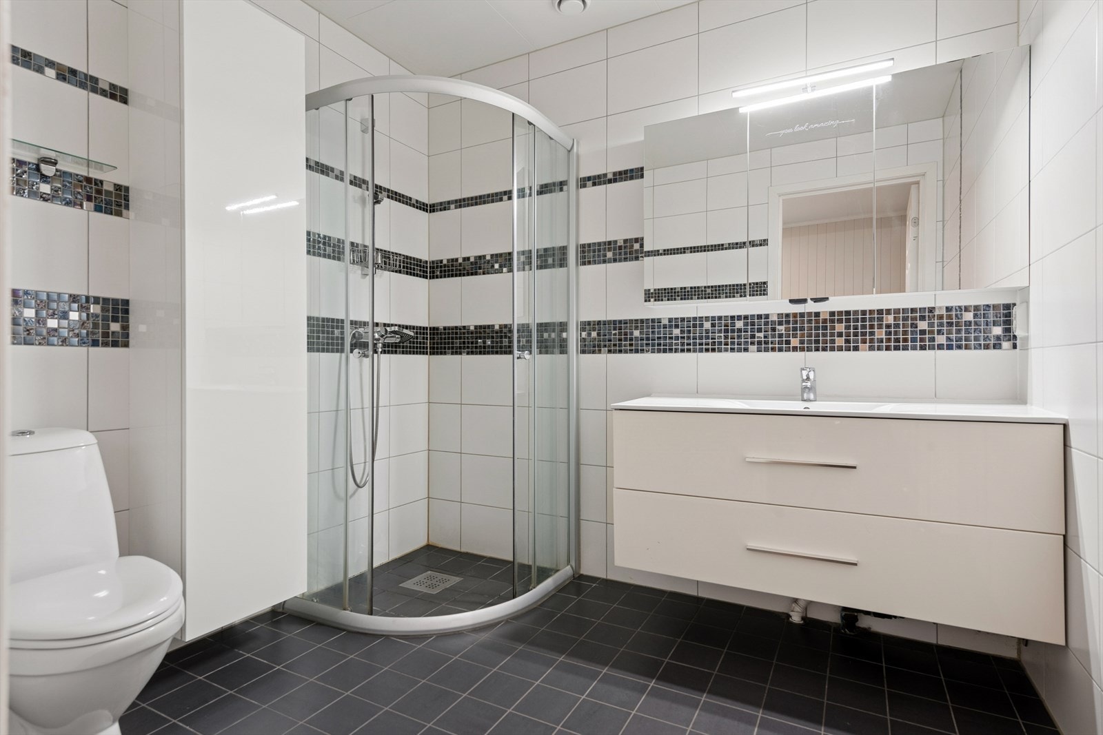 Bad i 1 etasje Galleribilde