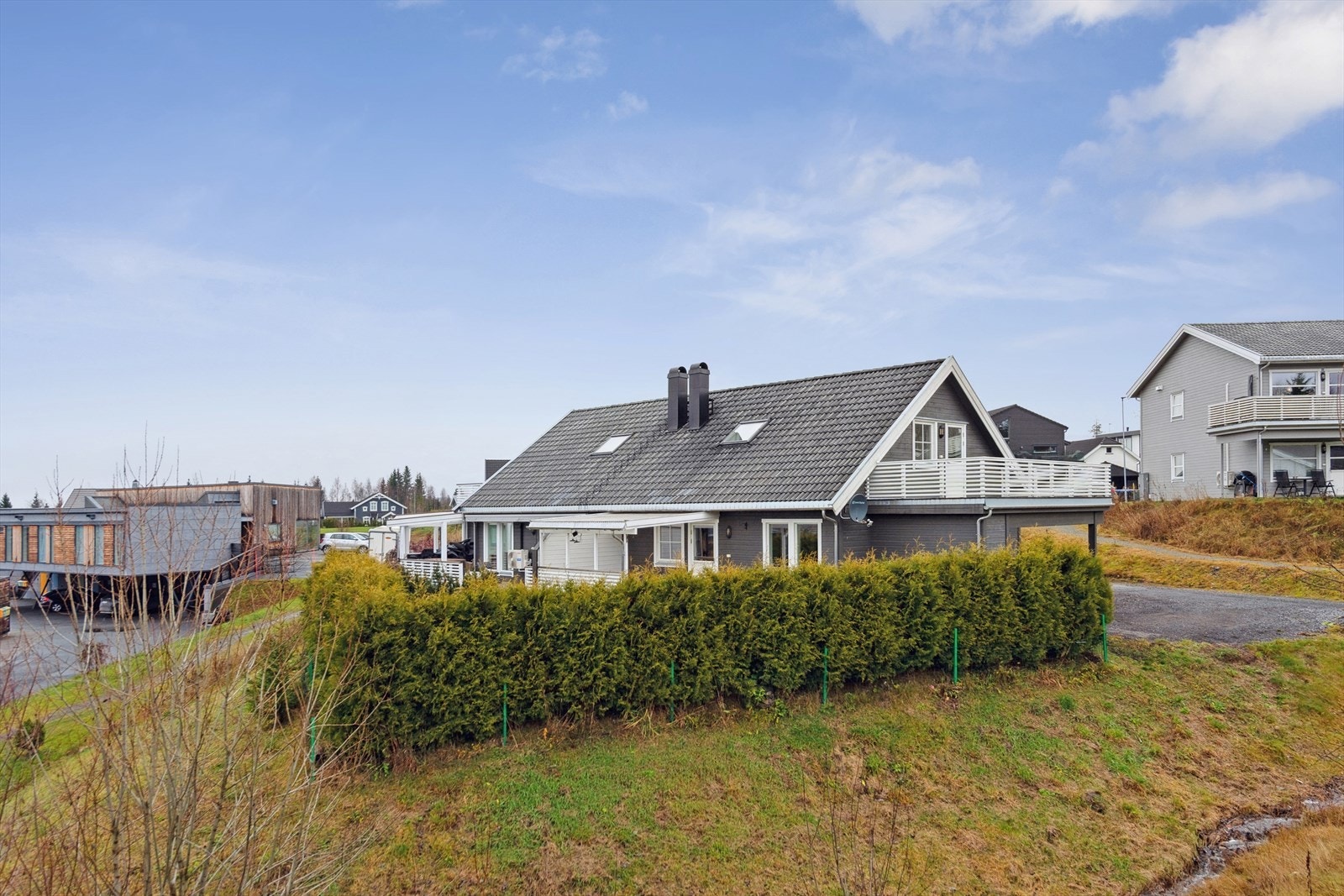 Boligen ligger fint til i et nyere boligområde på Raufoss Galleribilde