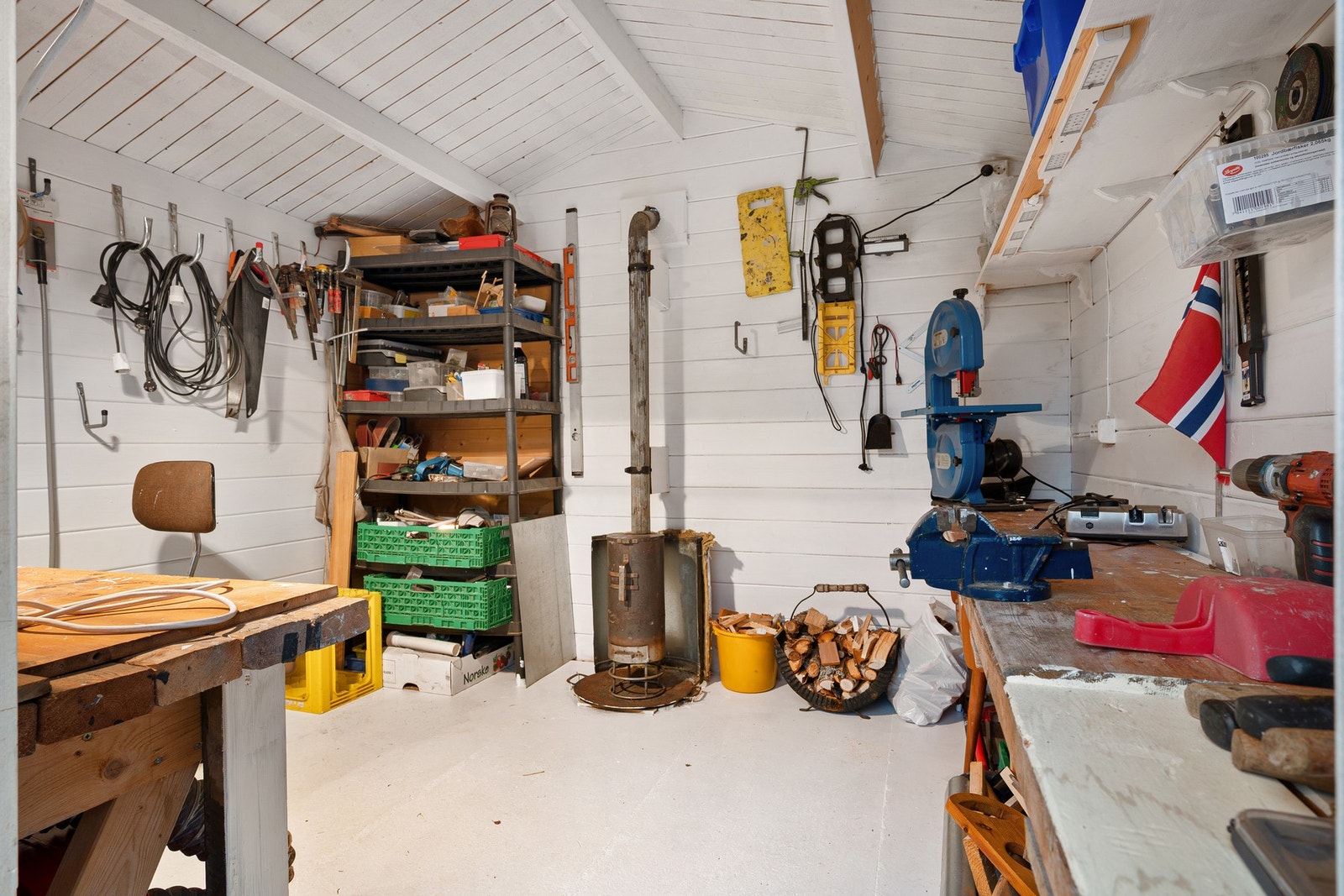 Praktisk utebod med plass til ekstra oppbevaring Galleribilde